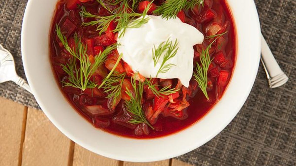 Borscht (Борщ): Sup Bit Merah yang Nikmat dan Bergizi